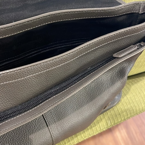 Coach “Camden” Pebbled Leather Unisex Messenger Bag - Picture 10 of 16